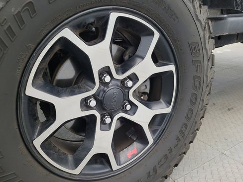 Used 2016 Jeep Wrangler Rubicon w/ Power Convenience Group image 31