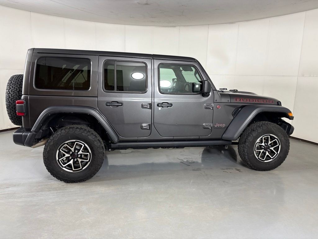 Used 2025 Jeep Wrangler Unlimited Rubicon w/ Convenience Group AWD/4WD image 9