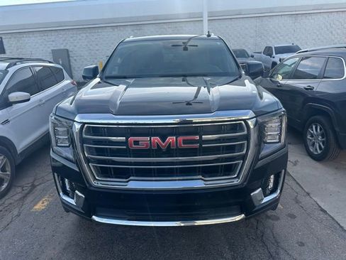 Used 2023 GMC Yukon SLT w/ SLT Luxury Package AWD/4WD image 3