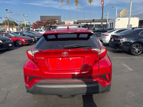 Used 2021 Toyota C-HR XLE FWD image 6