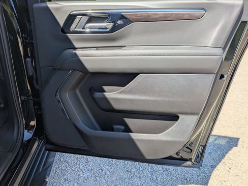 New 2026 Chevrolet Suburban LS w/ LS Custom Edition AWD/4WD image 32