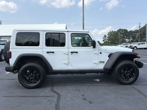 Used 2023 Jeep Wrangler Unlimited Rubicon AWD/4WD image 27