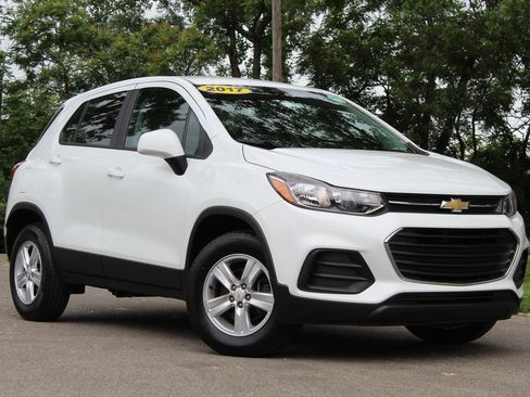 Used 2017 Chevrolet Trax LS AWD/4WD image 1