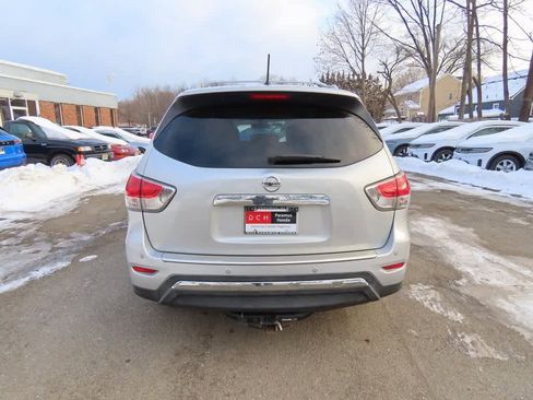 Used 2016 Nissan Pathfinder SV image 5
