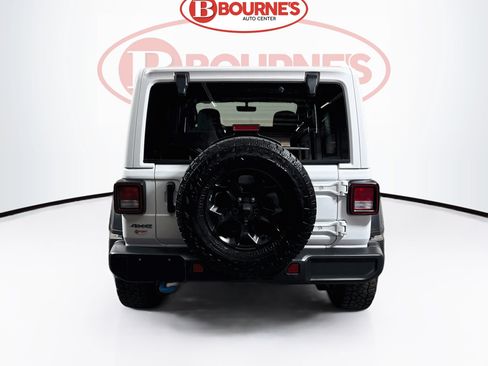 Used 2023 Jeep Wrangler Unlimited w/ Cold Weather Group AWD/4WD image 9