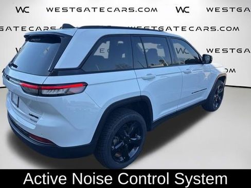 Used 2023 Jeep Grand Cherokee Limited w/ Black Appearance Package AWD/4WD image 8