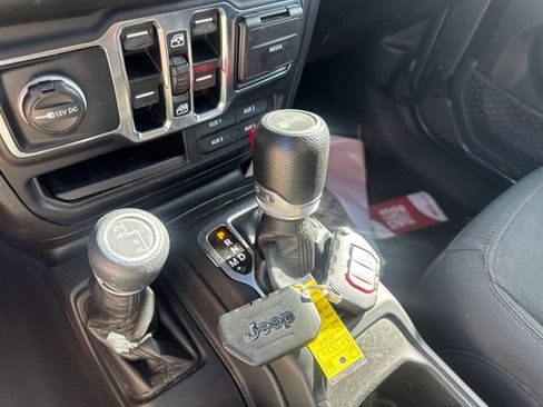 Used 2023 Jeep Wrangler Unlimited Sport AWD/4WD image 16