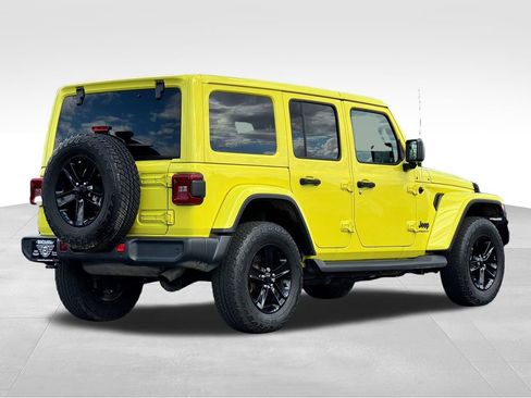 Used 2023 Jeep Wrangler Unlimited Sahara AWD/4WD image 7