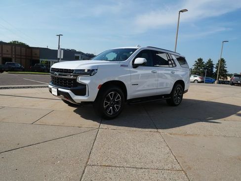 Used 2022 Chevrolet Tahoe Z71 w/ Luxury Package AWD/4WD image 3