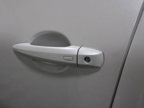 Used 2024 Nissan Rogue SV image 16