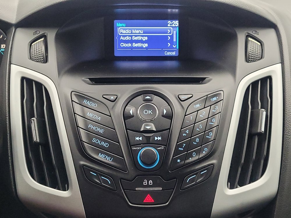 Used 2014 Ford Focus SE w/ SE Winter Package FWD image 25