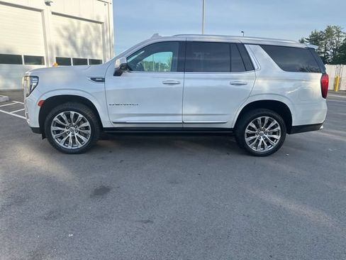 Used 2022 GMC Yukon Denali w/ Denali Ultimate Package AWD/4WD image 2