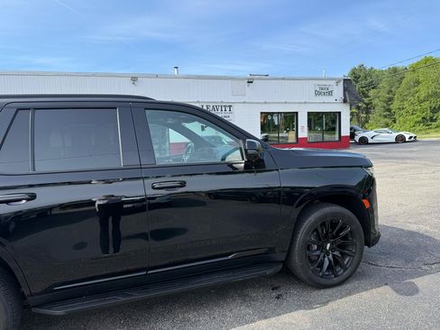 Used 2022 Cadillac Escalade Sport w/ LPO, ONYX Package AWD/4WD image 12