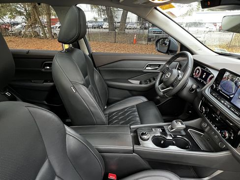 Used 2022 Nissan Rogue Platinum w/ Head-Up Display Package image 48