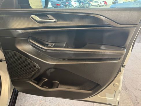 Used 2023 Jeep Grand Cherokee L Laredo image 12