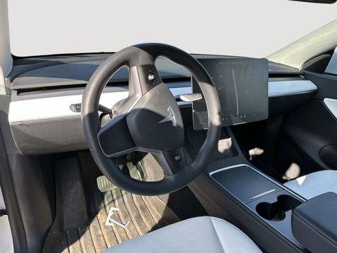 Used 2021 Tesla Model Y Long Range image 25