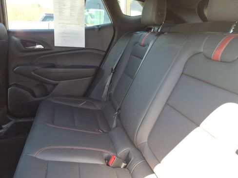 Used 2024 Chevrolet Trax RS w/ Sunroof Package FWD image 8
