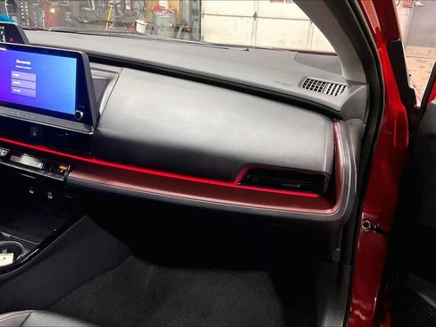 Used 2025 Toyota Prius Plug-In Hybrid image 17