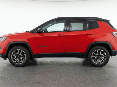 Used 2025 Jeep Compass Trailhawk AWD/4WD image 5
