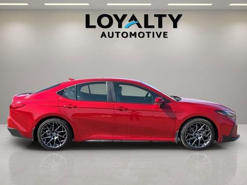 Used 2025 Toyota Camry SE w/ Convenience Package image 6