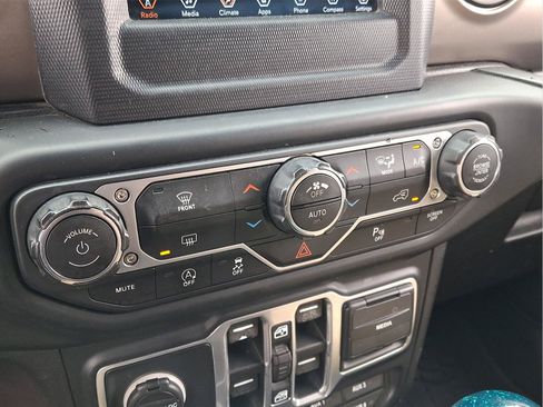Used 2018 Jeep Wrangler Unlimited Sport S AWD/4WD image 13