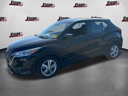 Used 2021 Nissan Kicks S image 1