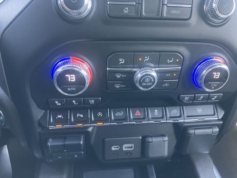 Used 2021 GMC Sierra 1500 SLT w/ SLT Premium Plus Package AWD/4WD image 29