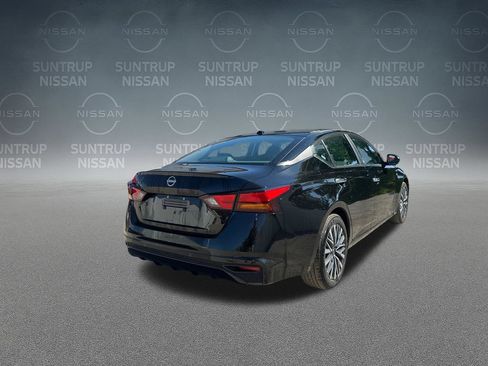 Used 2025 Nissan Altima 2.5 SV FWD image 37