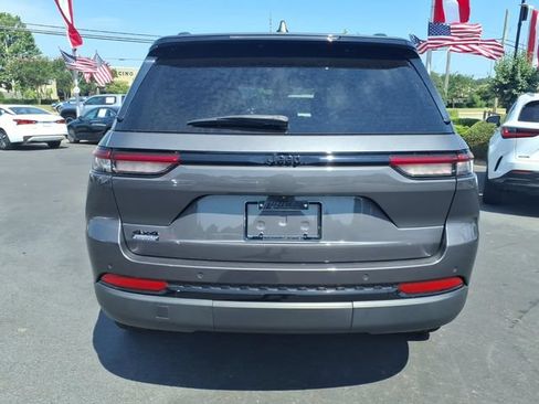 Used 2023 Jeep Grand Cherokee Altitude AWD/4WD image 2