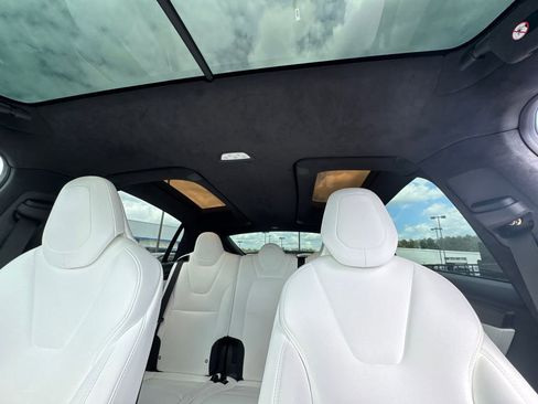 Used 2018 Tesla Model X image 28