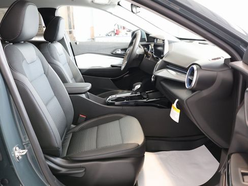 New 2026 Chevrolet Trax LT w/ LT Convenience Package image 30