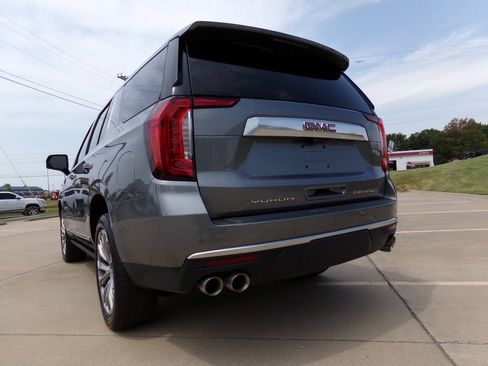 Used 2022 GMC Yukon Denali w/ Denali Premium Package AWD/4WD image 37