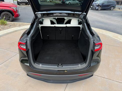 Used 2024 Tesla Model Y Long Range AWD/4WD image 7