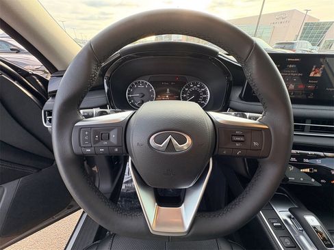 Used 2025 INFINITI QX60 Pure image 17