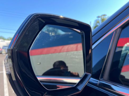 Used 2024 Cadillac Escalade ESV Premium Luxury Platinum image 32