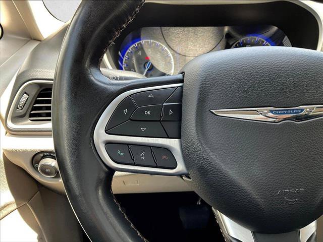 Used 2020 Chrysler Pacifica Touring-L FWD image 16