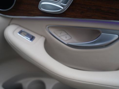 Used 2022 Mercedes-Benz GLC 300 4MATIC w/ Premium Package Lite image 64