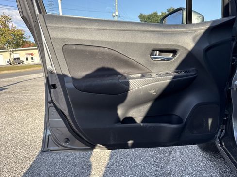 Used 2021 Nissan Versa SV image 29