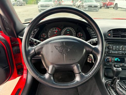 Used 2004 Chevrolet Corvette Coupe w/ Preferred Equipment Group RWD image 34