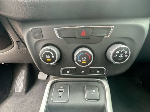 Used 2018 Jeep Compass Latitude w/ Cold Weather Group FWD image 21