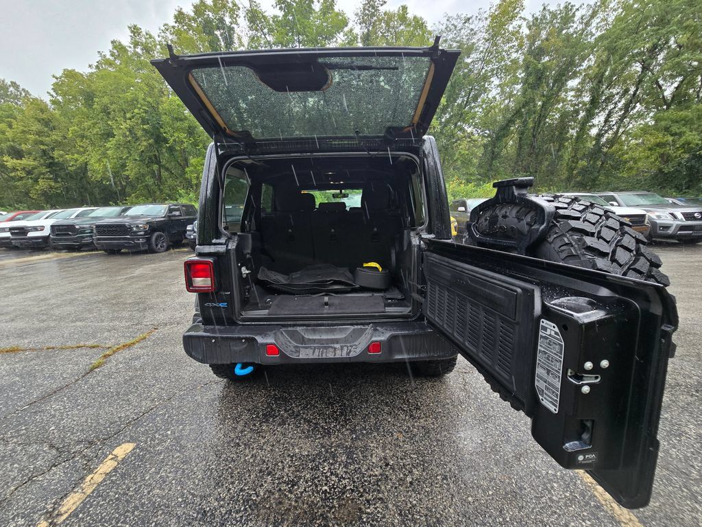 Used 2023 Jeep Wrangler Unlimited w/ Sun & Screen Package AWD/4WD image 27