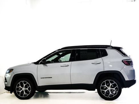 Used 2024 Jeep Compass Limited AWD/4WD image 5