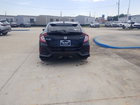 Used 2017 Honda Civic Sport image 6