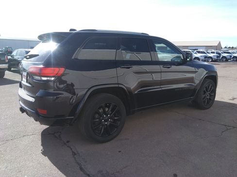 Used 2019 Jeep Grand Cherokee Altitude image 5