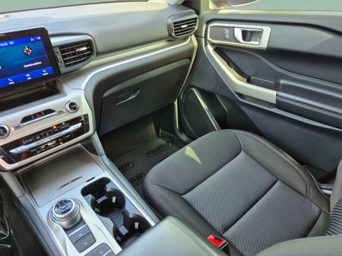 Used 2022 Ford Explorer XLT RWD image 14
