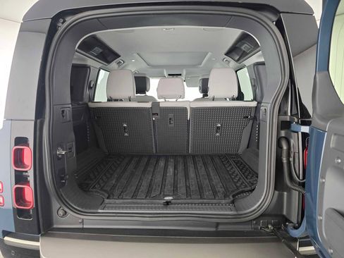 Used 2025 Land Rover Defender 110 X-Dynamic SE image 14