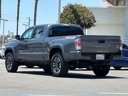 Used 2022 Toyota Tacoma TRD Sport w/ Technology Package AWD/4WD image 3