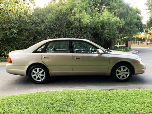 Used 2000 Toyota Avalon XLS image 9