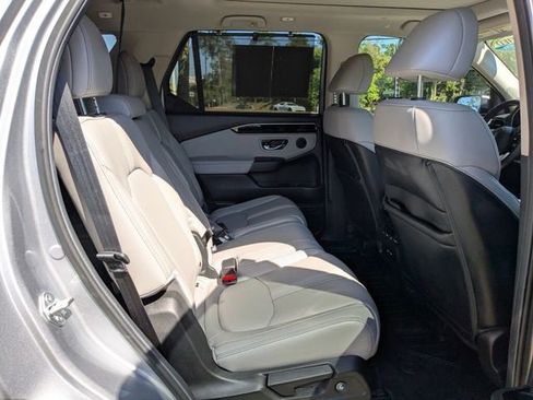 Certified 2025 Honda Pilot Touring image 39