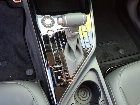 New 2025 Kia Niro EX Touring image 24